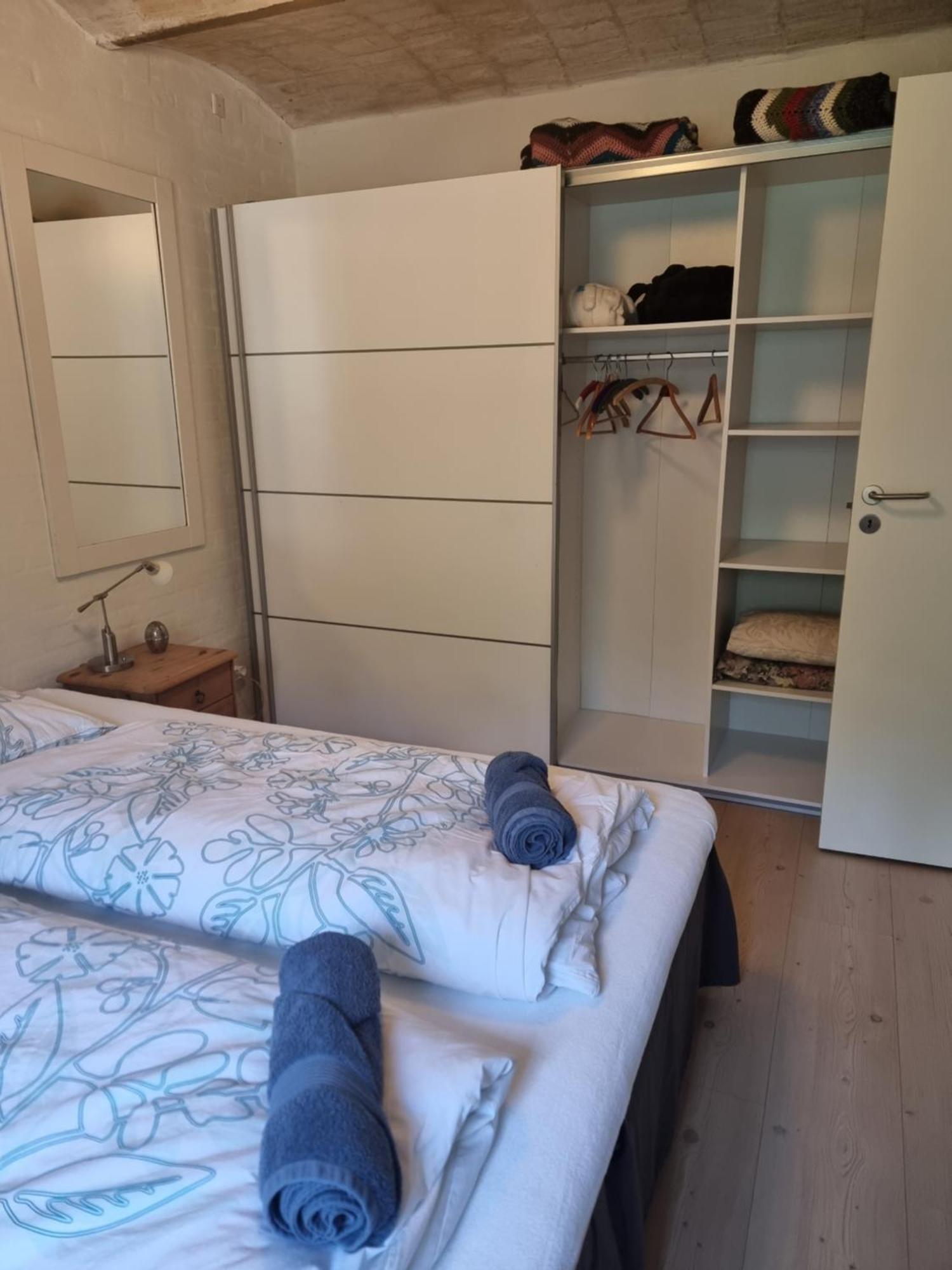 Under Regnbuen, Dit Fristed Pa Haervejen Them Buitenkant foto
